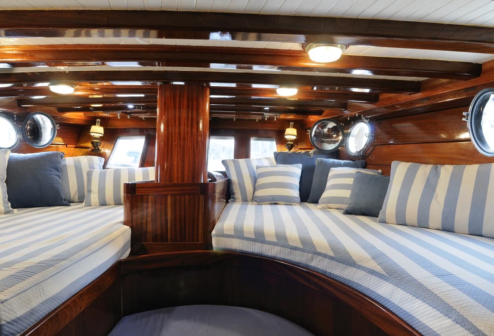 boat-interior-comfort